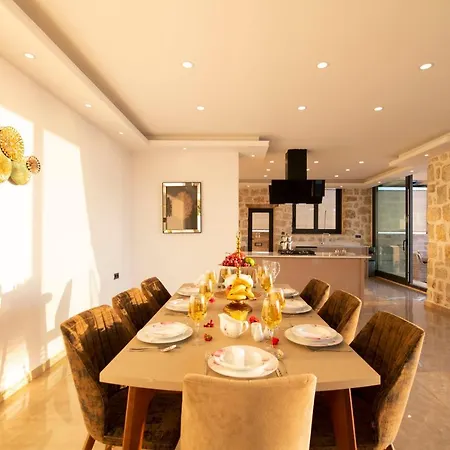 Villa Mona Roza, Kalkan, 5 Bedrooms