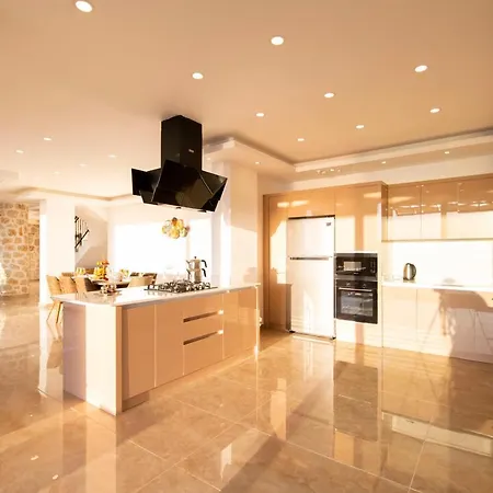 Villa Mona Roza, Kalkan, 5 Bedrooms